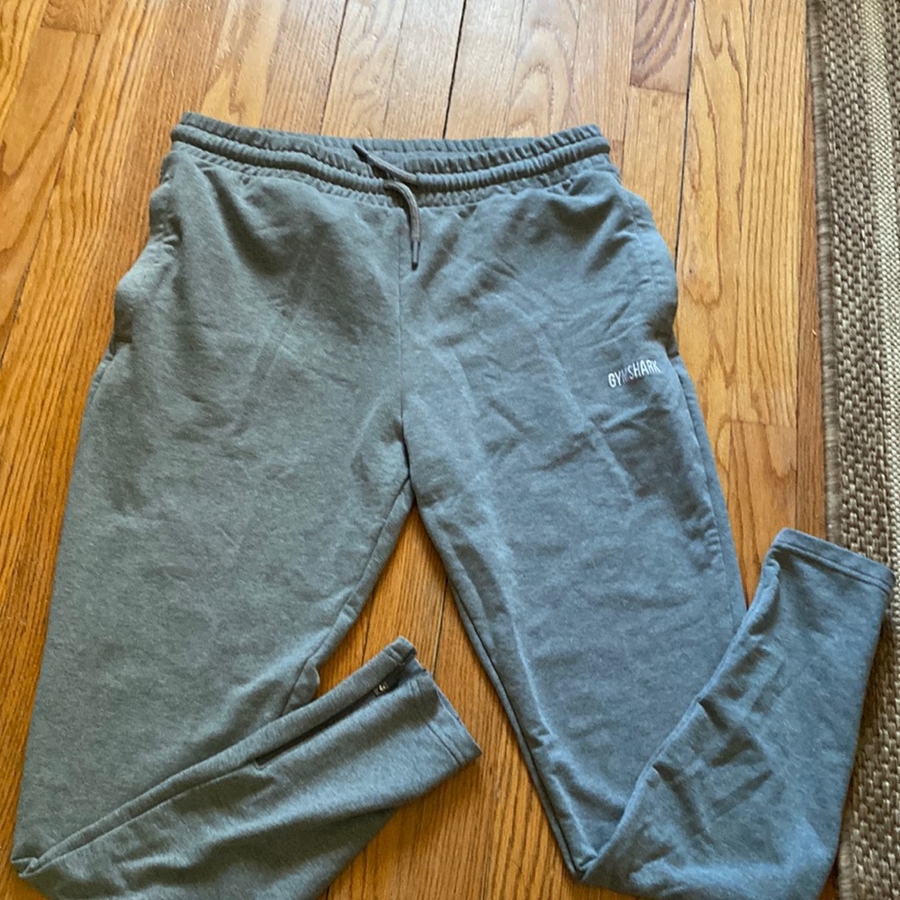 Me a gym shark sweat pants-skinny